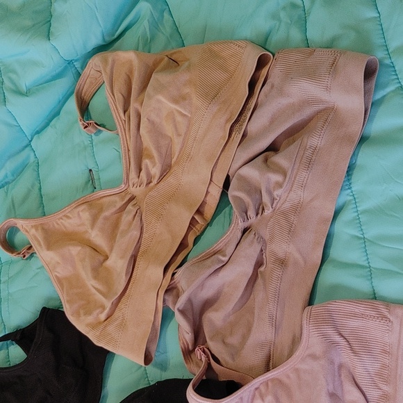 Gloria Vanderbilt bras from Costco, XL - Picture 2 of 3